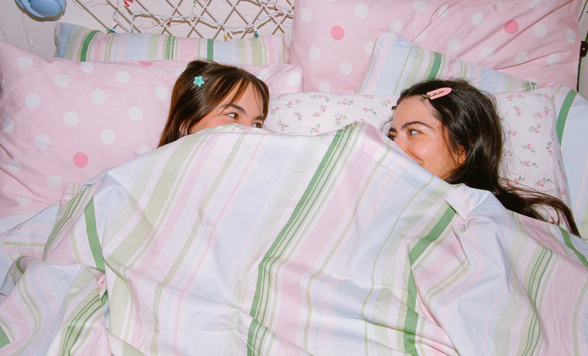 sleepoversheets.com – Sleepover at Holly's